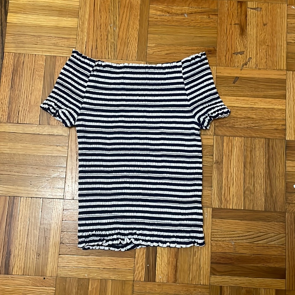 Stretchy, striped blue and white top
